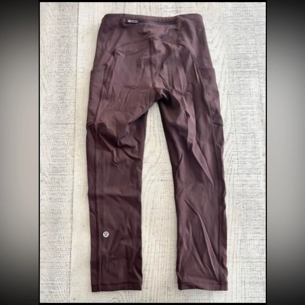 Lululemon Mid rise Black cherry speed up crop leggings, 20” Size 2, has pockets - Picture 4 of 8